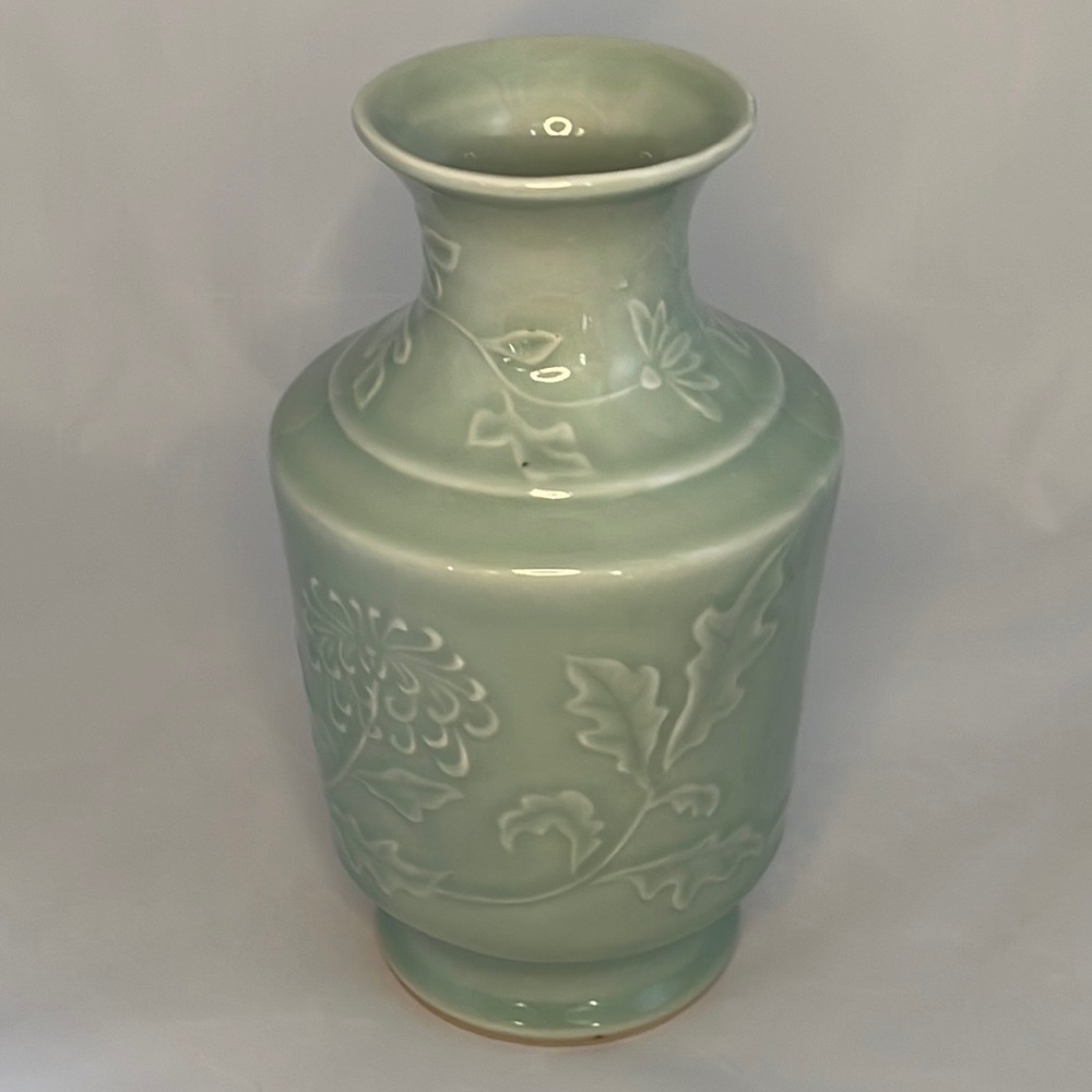10” Antique 1910 Celadon Floral Motif Vase Vintage Asian Korea Solid Light Green - Picture 1 of 3